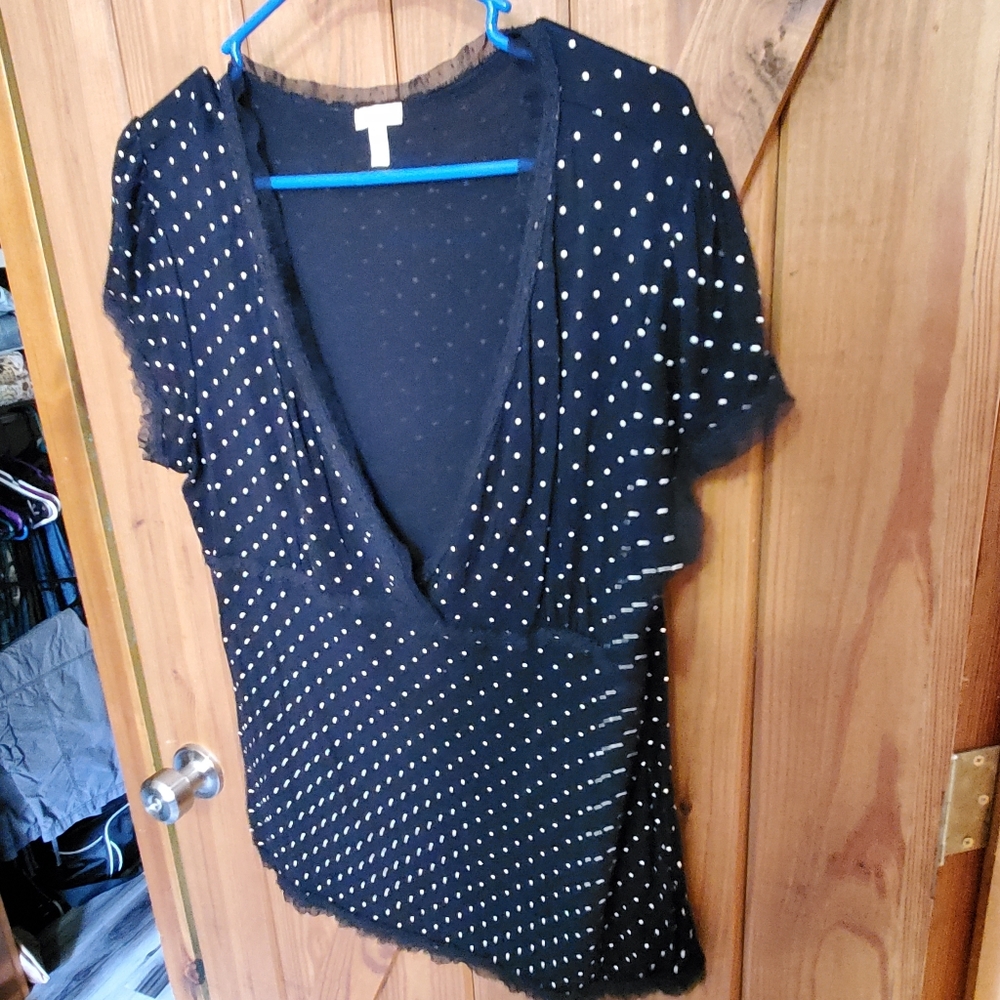 Tart Black Polka Dot V-Neck Short Sleeve Top